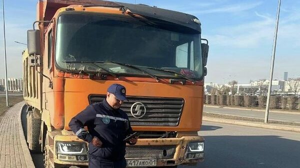 Контроль за большегрузным транспортом в Астане - Sputnik Казахстан