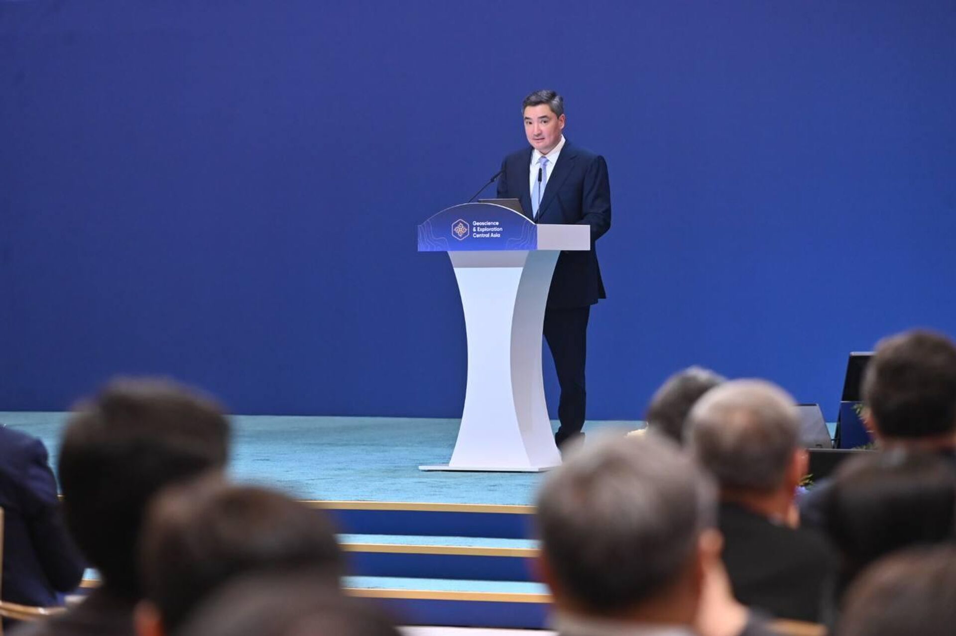 Премьер Казахстана Олжас Бектенов выступил на Международном геологическом форуме
GEOSCIENCE & EXPLORATION CENTRAL ASIA в Астане - Sputnik Казахстан, 1920, 03.04.2026