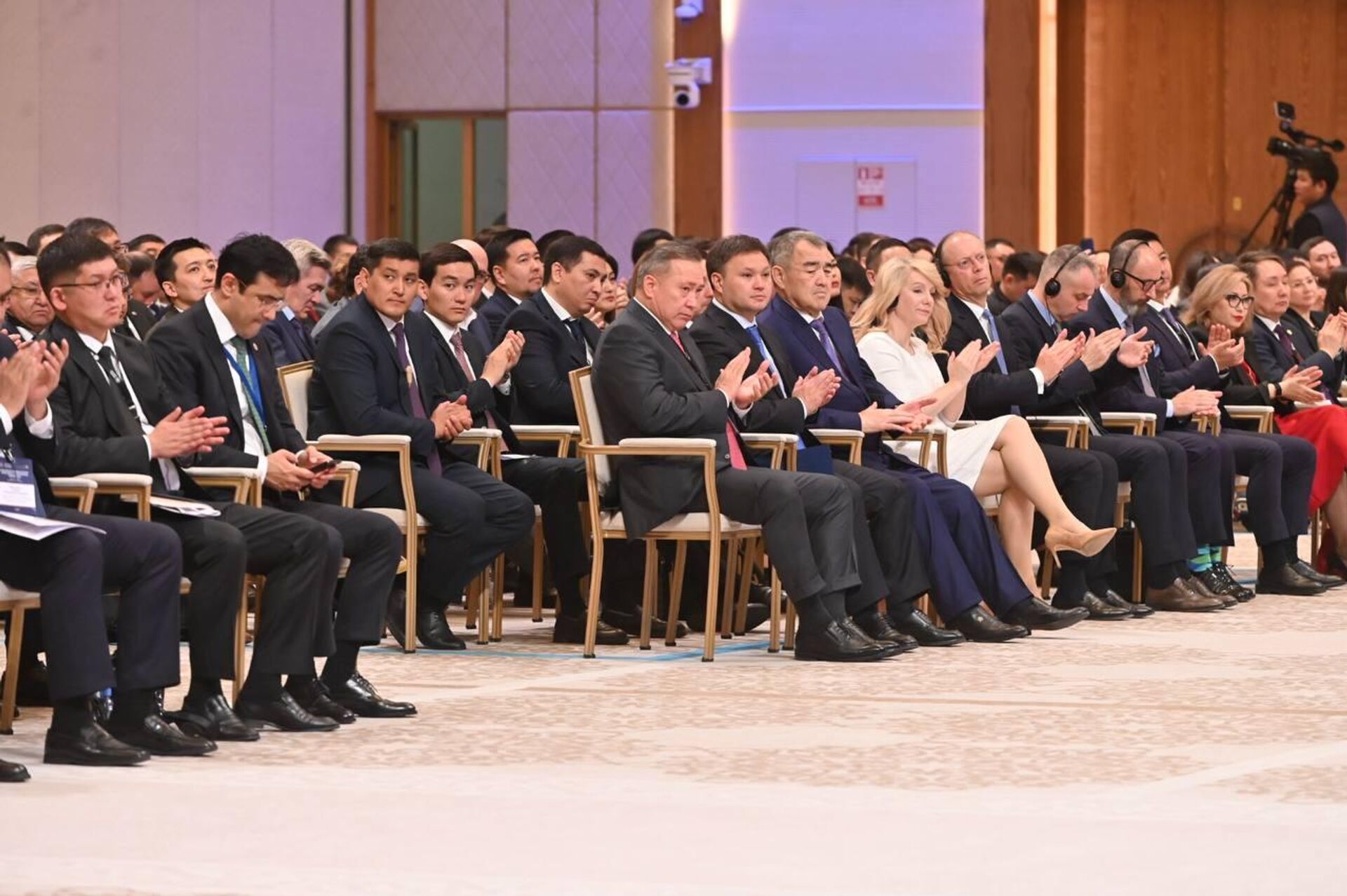 Премьер Казахстана Олжас Бектенов выступил на Международном геологическом форуме
GEOSCIENCE & EXPLORATION CENTRAL ASIA в Астане - Sputnik Казахстан, 1920, 03.04.2026