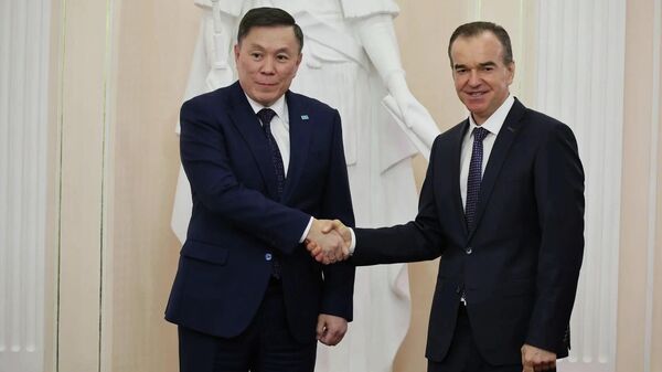  Генконсул Казахстана Канат Хасенов и губернатор Краснодарского края Вениамин Кондратьев  - Sputnik Казахстан