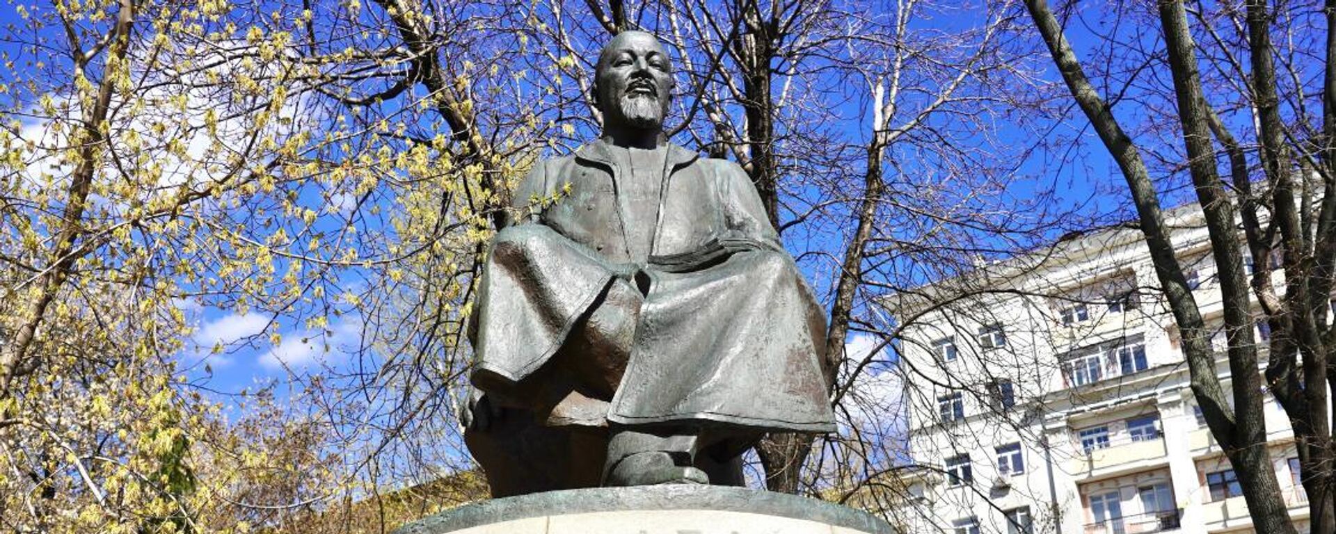 Возложение цветов к памятнику Абаю в Москве - Sputnik Казахстан, 1920, 08.08.2026