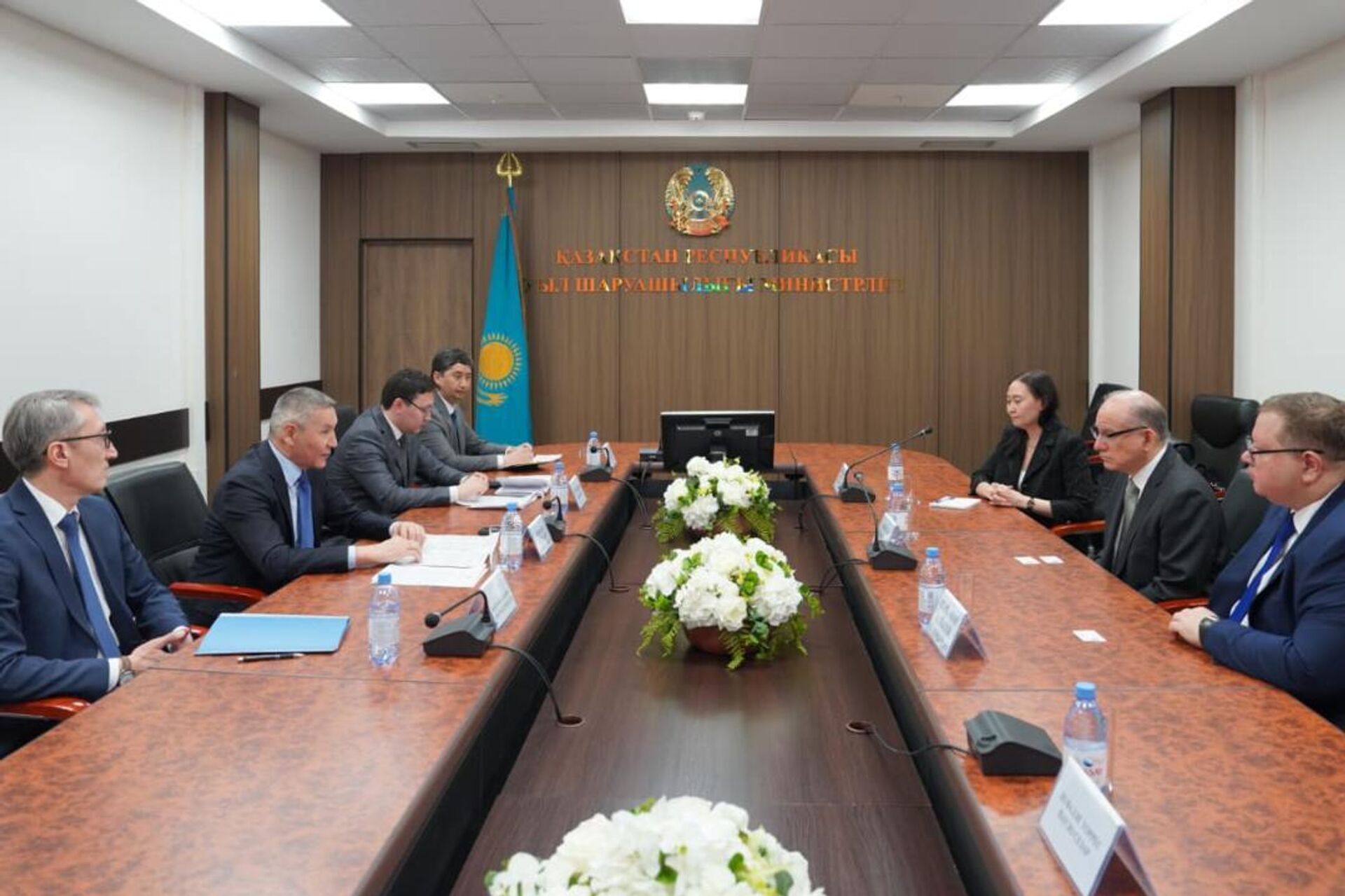 Вице-министр сельского хозяйства Амангалий Бердалин провел встречу с послом Бразилии в Республике Казахстан Марсело Фортуна Биато - Sputnik Казахстан, 1920, 06.04.2026