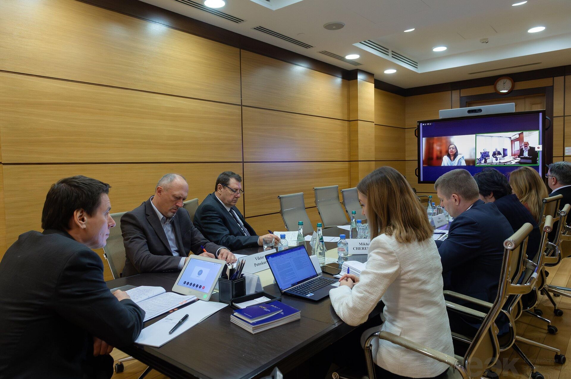 Встреча министра по торговле ЕЭК Андрея Слепнева с федеральным министром торговли Пакистана Джамом Камал Ханом Встреча министра по торговле ЕЭК Андрея Слепнева с федеральным министром торговли Пакистана Джамом Камал Ханом - Sputnik Казахстан, 1920, 07.04.2026