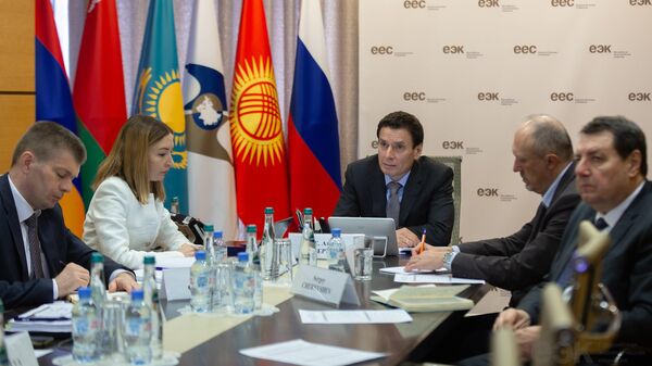 ЕЭК сауда министрі Андрей Слепнев пен Пәкістанның федералдық сауда министрі Джам Камал Хан кездесті - Sputnik Қазақстан