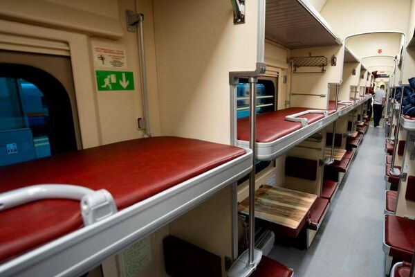 Новые вагоны по маршруту Астана - Омск  - Sputnik Казахстан