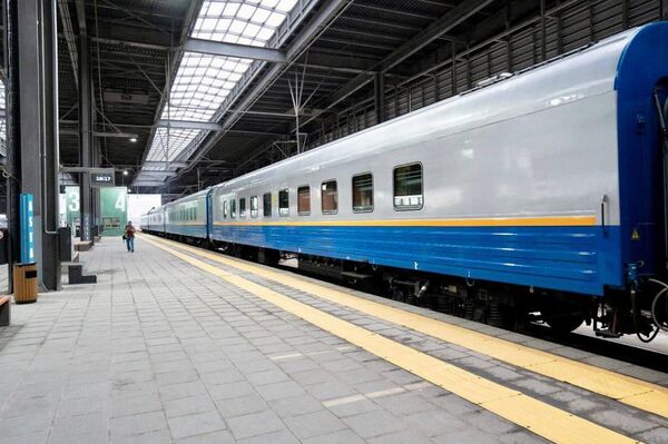 Новые вагоны по маршруту Астана - Омск  - Sputnik Казахстан