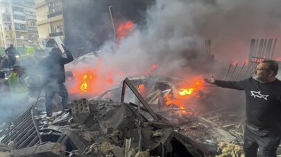 Спасатели на месте израильского авиаудара в Бейруте, Ливан, среда, 8 апреля 2026 года 