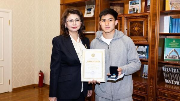 Футболшы Дастан Сәтпаевқа Дарын мемлекеттік жастар сыйлығы табысталды - Sputnik Қазақстан