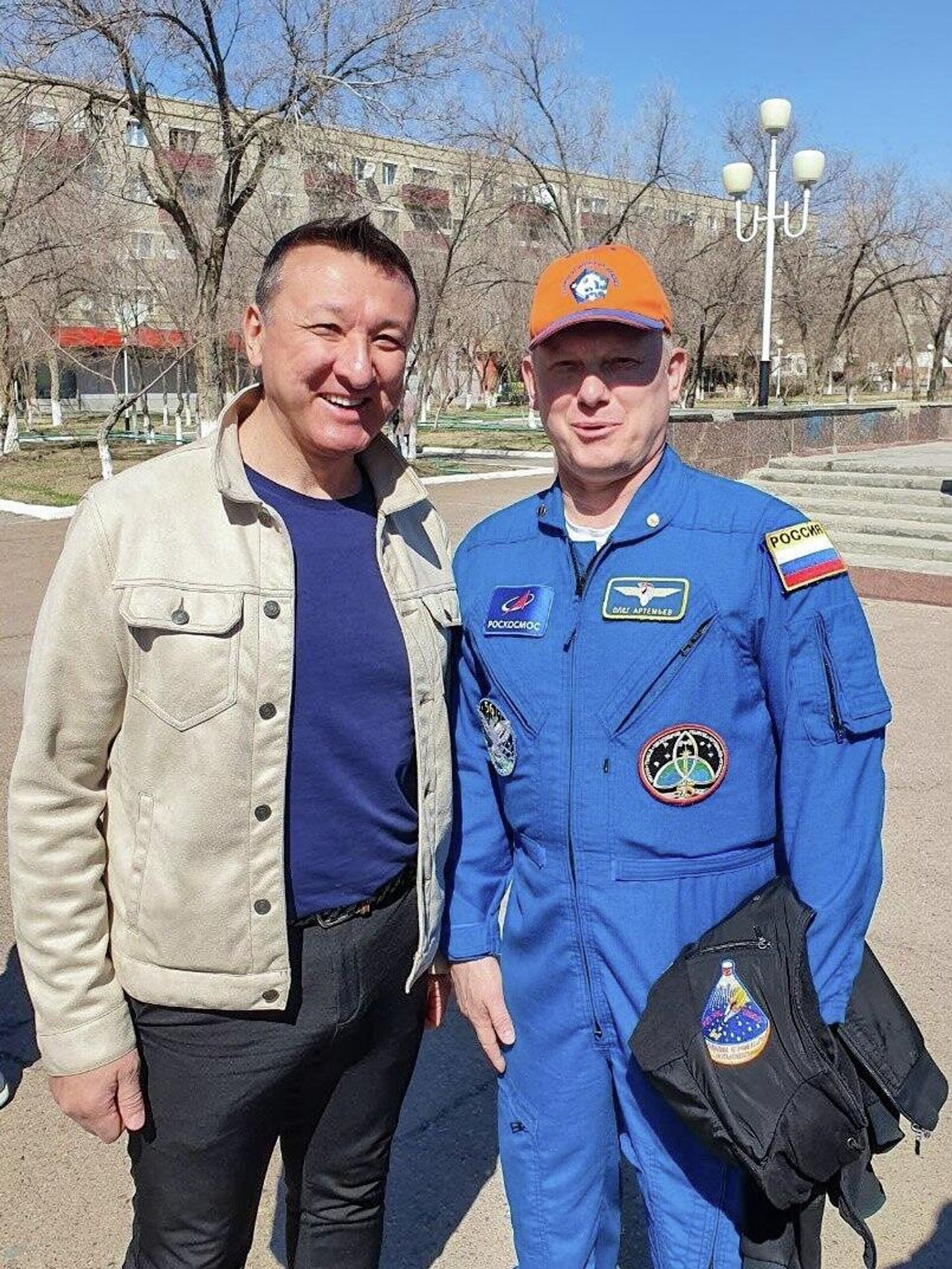 Ильяс Аутов с Олегом Артемьевым - космонавтом, уроженцем Байконура Ильяс Аутов с Олегом Артемьевым - космонавтом, уроженцем Байконура - Sputnik Казахстан, 1920, 10.04.2026