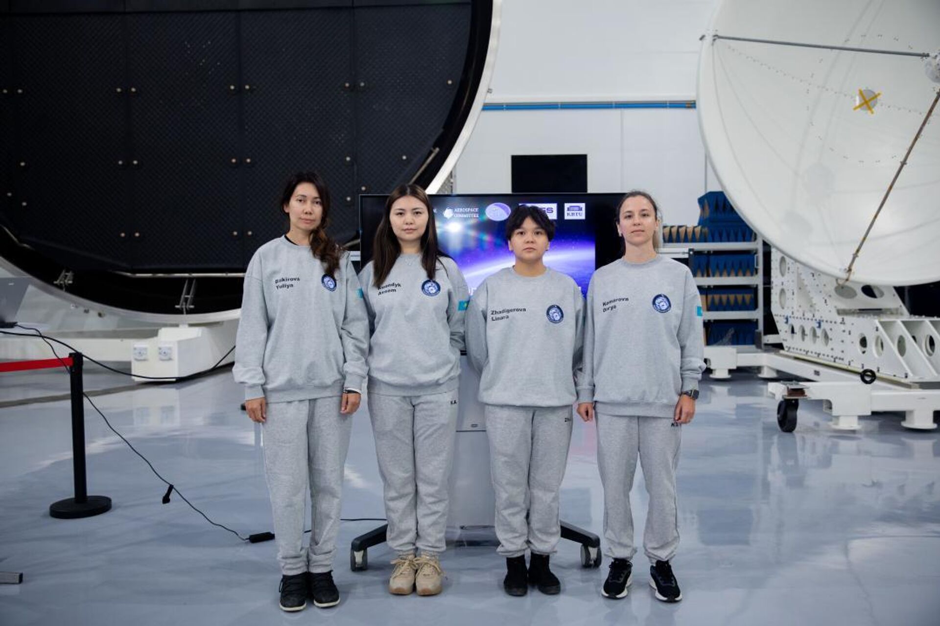 Первоначальный состав экипажа проекта SANA-1. Юлия Бакирова, Асем Куандык, Линара Жадигерова, Дарья Комарова  - Sputnik Казахстан, 1920, 10.04.2026