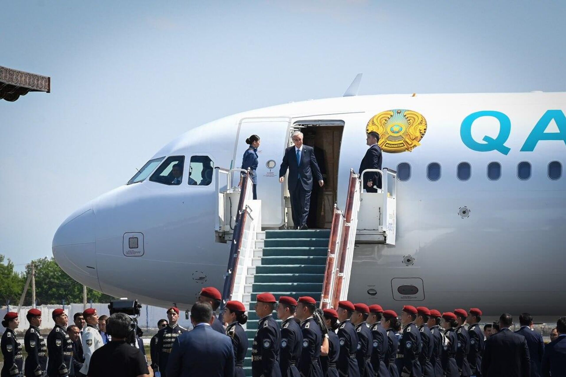 Касым-Жомарт Токаев прибыл с рабочим визитом в Узбекистан
 - Sputnik Казахстан, 1920, 11.04.2026