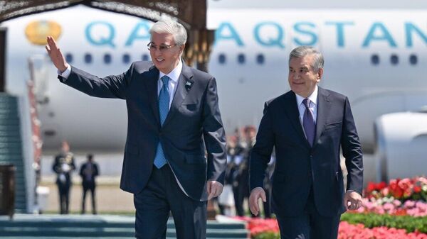 Тоқаев Өзбекстанға жұмыс сапарымен барды - Sputnik Қазақстан