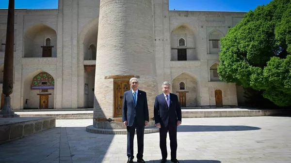 Қазақстан мен Өзбекстан президенттері Бахауддин Нақышбанди мемориалдық кешеніне барды - Sputnik Қазақстан