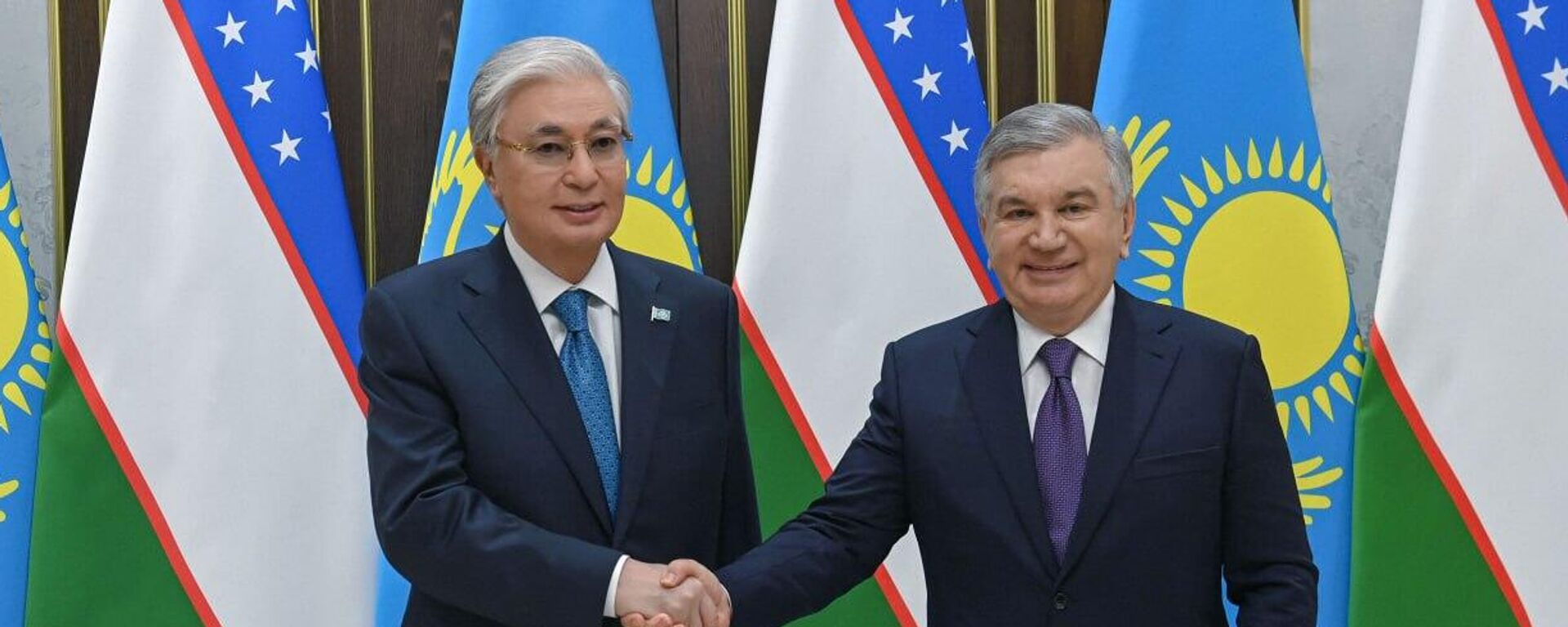 Касым-Жомарт Токаев и Шавкат Мирзиёев провели неформальную встречу в Бухаре
 - Sputnik Казахстан, 1920, 11.04.2026