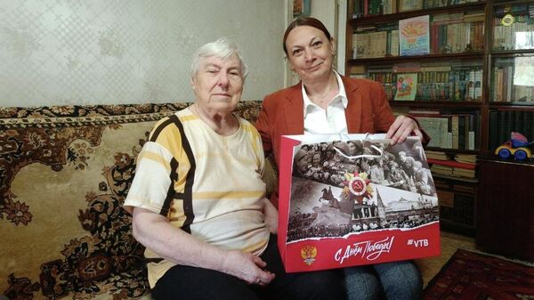 Сотрудники Генконсульства России в Алматы навестили ветеранов - Sputnik Казахстан