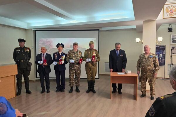 Торжественная церемония вручения медалей За доблесть и верность долгу в Русском доме в Астане Торжественная церемония вручения медалей За доблесть и верность долгу в Русском доме в Астане - Sputnik Казахстан