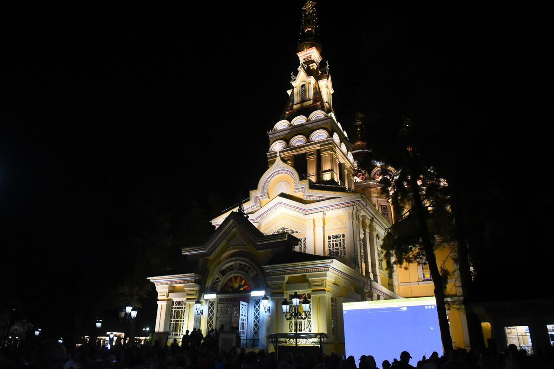 Пасхальная служба в Вознесенском соборе в Алматы - Sputnik Казахстан, 1920, 12.04.2026