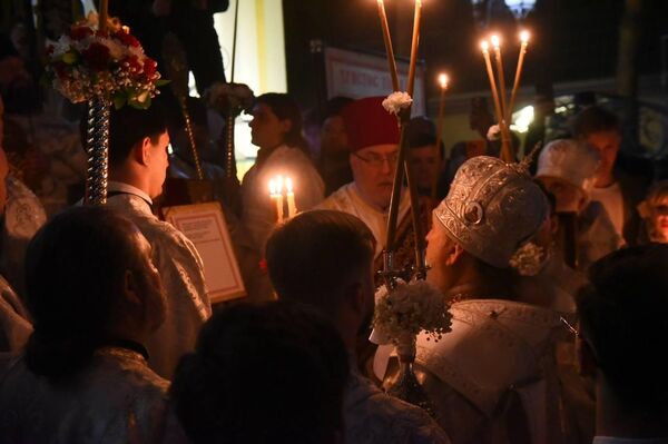 Пасхальная служба в Вознесенском соборе в Алматы - Sputnik Казахстан