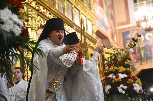 Пасхальная служба в Вознесенском соборе в Алматы - Sputnik Казахстан