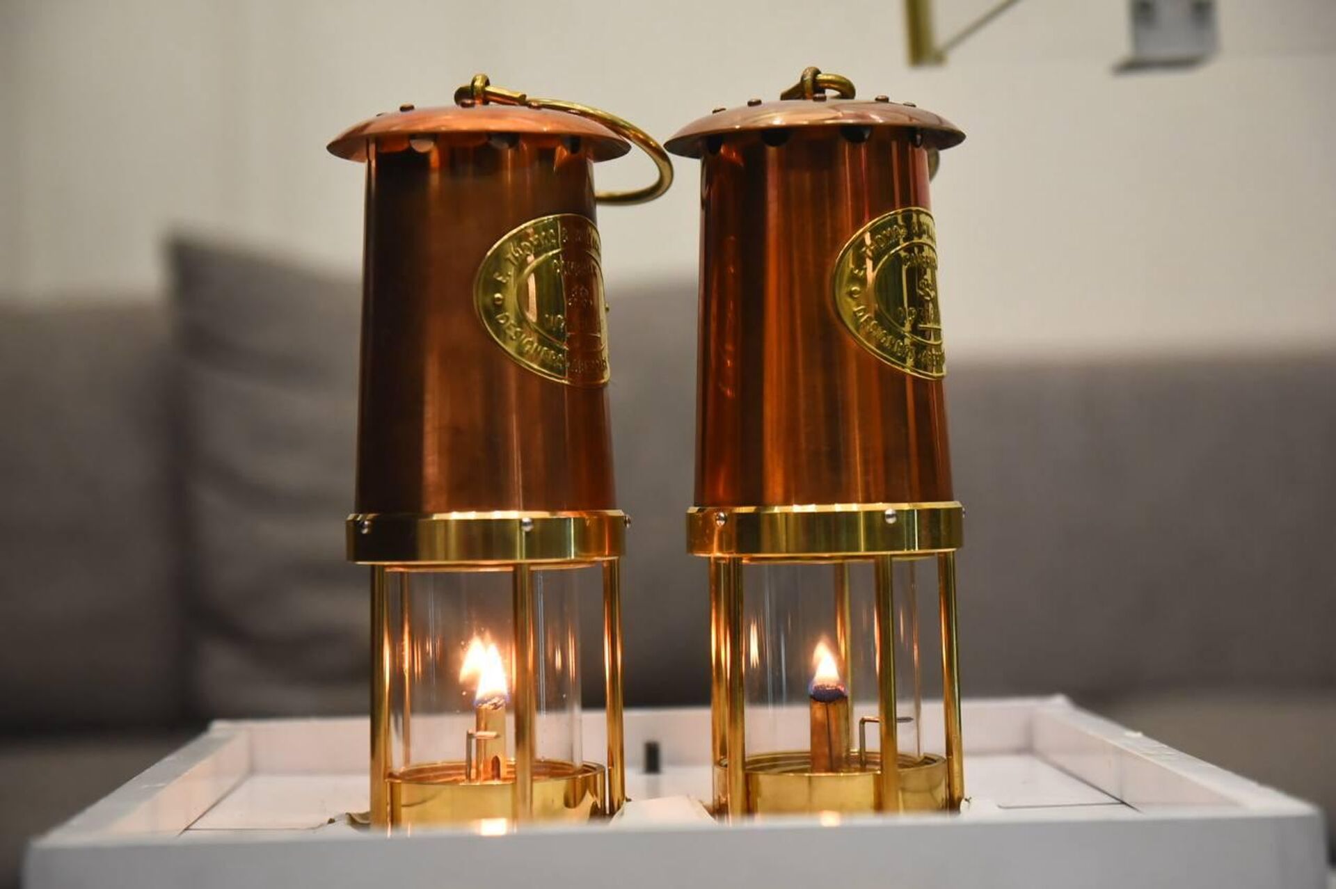 Благодатный огонь из храма Гроба Господня в Иерусалиме доставили в Алматы - Sputnik Казахстан, 1920, 12.04.2026