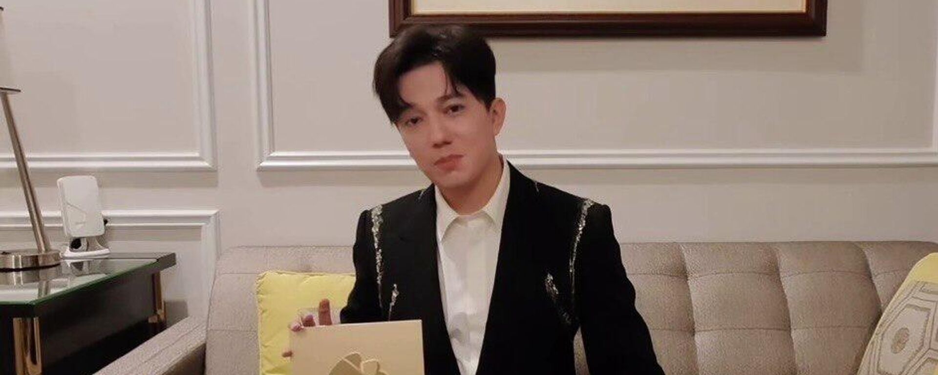 Димаш Кудайбергенов получил награду на мероприятии Weibo Gala  - Sputnik Казахстан, 1920, 13.04.2026