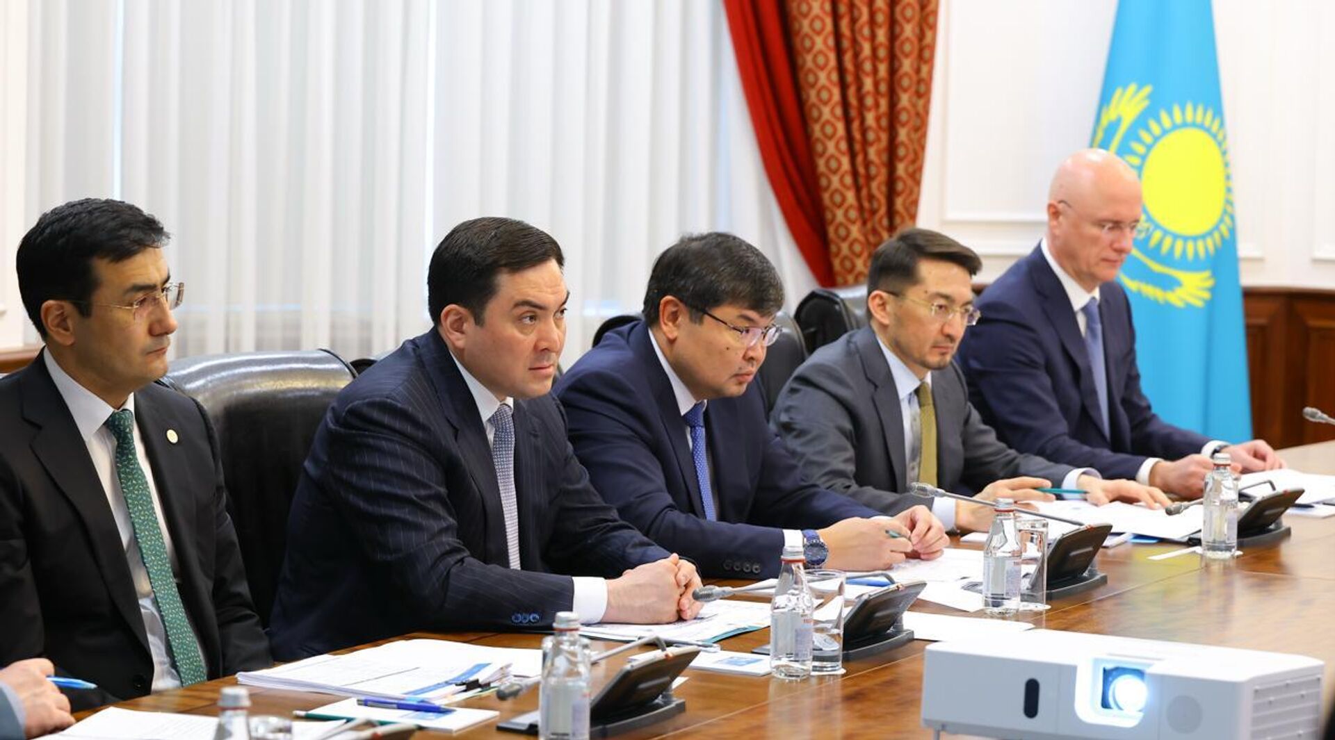 Совещание в правительстве Казахстана - Sputnik Казахстан, 1920, 13.04.2026
