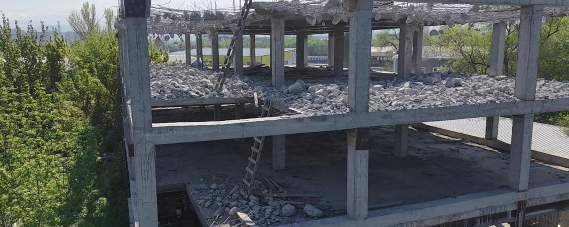 Алматыда құрылысы аяқталмаған ірі нысан сот шешімімен бұзылды - Sputnik Қазақстан, 1920, 14.04.2026