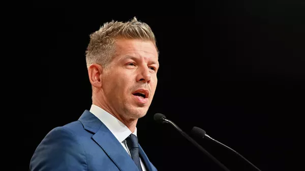 Петер Мадьяр выступает перед журналистами - Sputnik Қазақстан