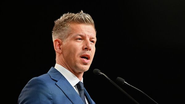 Петер Мадьяр выступает перед журналистами - Sputnik Казахстан