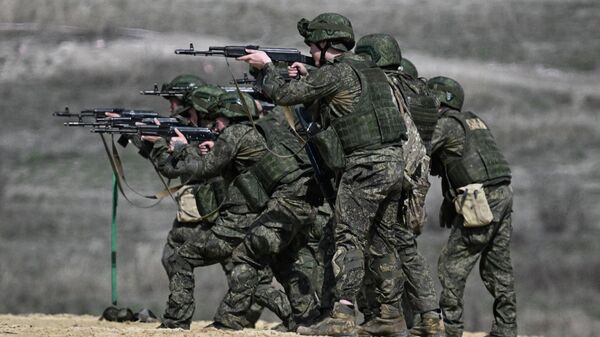 Боевое слаживание штурмовиков группировки войск Запад на Краснолиманском направлении СВО - Sputnik Казахстан