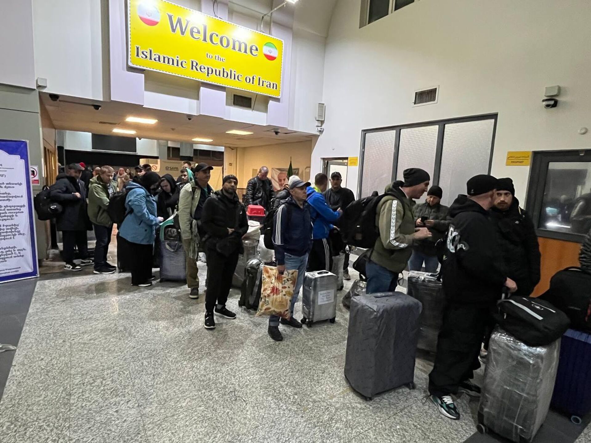 Экстренная эвакуация из Ирана специалистов, задействованных в строительстве АЭС Бушер - Sputnik Казахстан, 1920, 15.04.2026