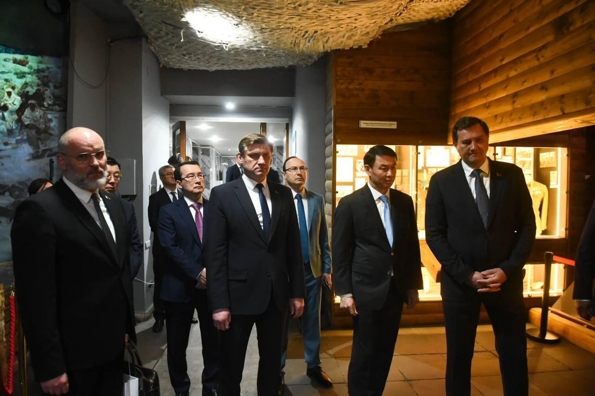 Делегация во главе с министром иностранных дел Беларуси Рыженковым встретилась с внучкой легендарного генерала И.В. Панфилова Алуой Байкадамовой и посетила Музей боевой славы - Sputnik Казахстан, 1920, 15.04.2026