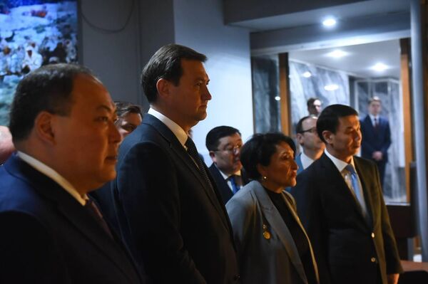 Делегация во главе с министром иностранных дел Беларуси Рыженковым встретилась с внучкой легендарного генерала И.В. Панфилова Алуой Байкадамовой и посетила Музей боевой славы - Sputnik Казахстан