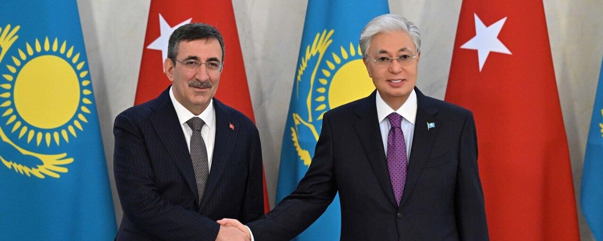 Мемлекет басшысы Түркия Республикасының вице-президенті Джевдет Йылмазбен кездесті - Sputnik Қазақстан, 1920, 15.04.2026