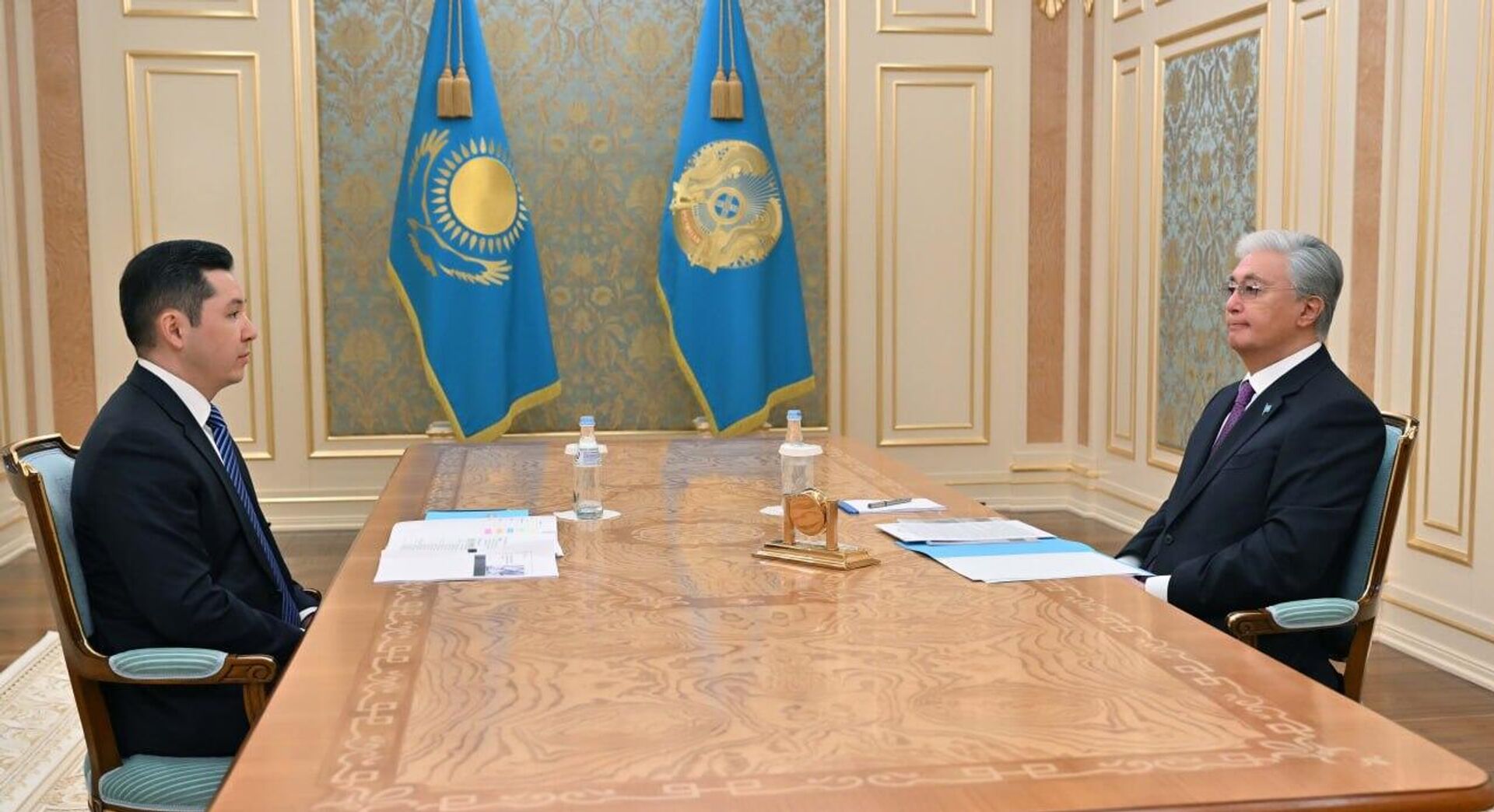 Токаев принял управляющего Международным финансовым центром Астана Рената Бектурова - Sputnik Қазақстан, 1920, 15.04.2026