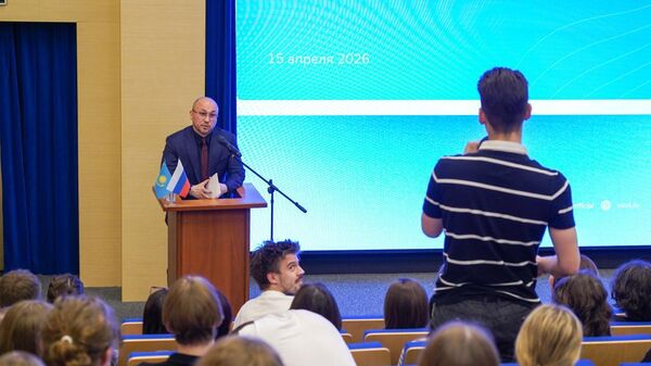 Посол Казахстана в России Даурен Абаев посетил Всероссийскую академию внешней торговли  - Sputnik Казахстан