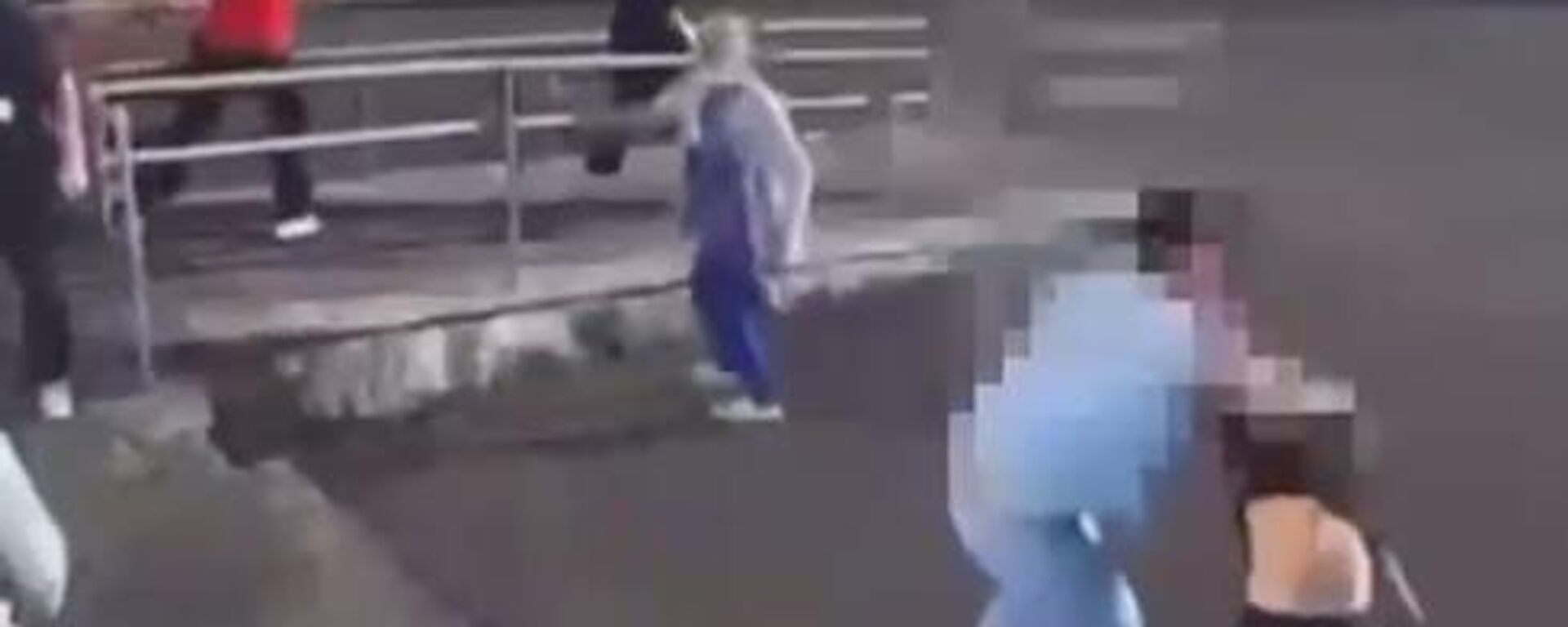 Нетрезвые парни устроили драку в травмпункте Экибастуза - Sputnik Қазақстан, 1920, 16.04.2026