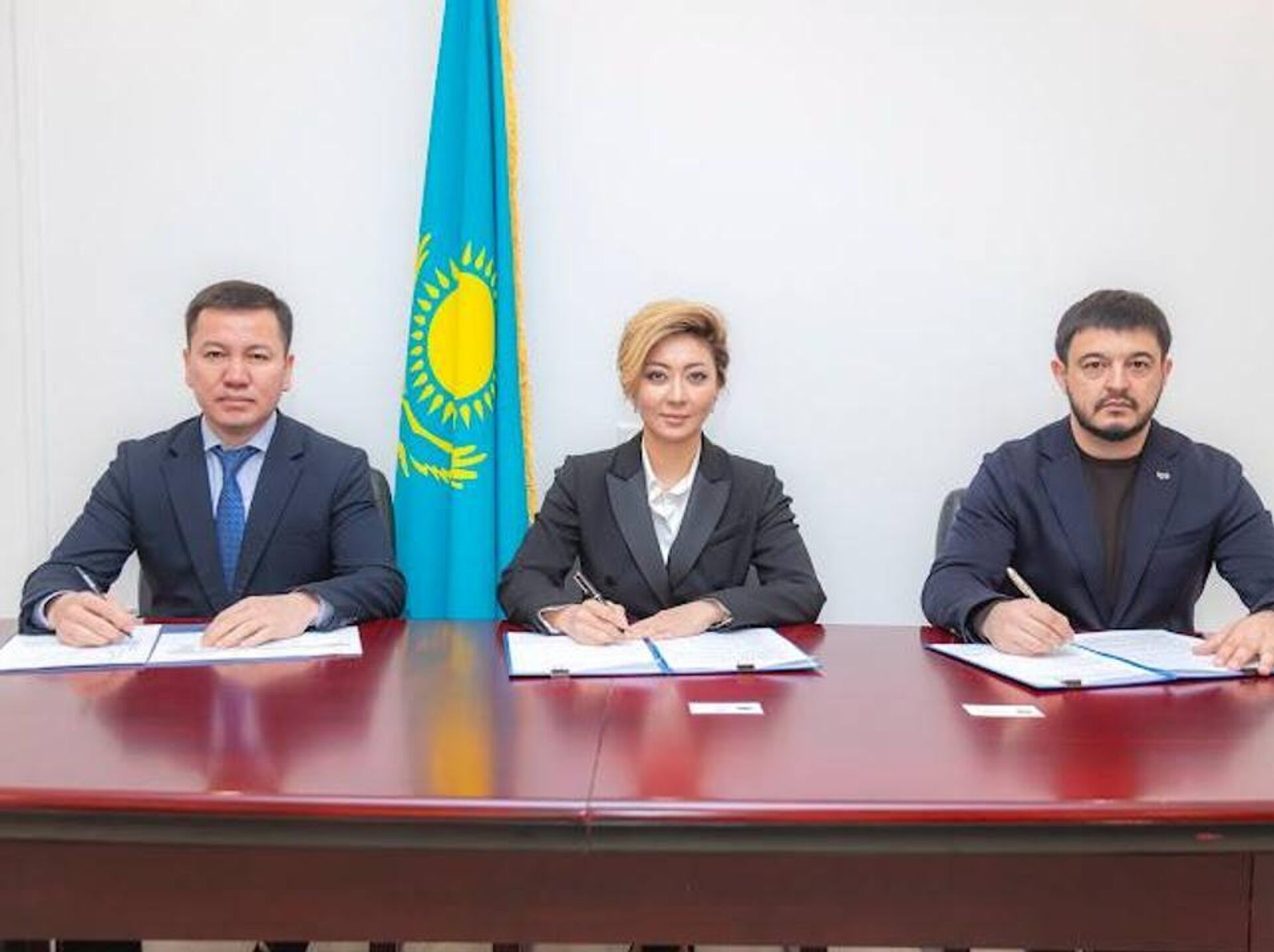 Минторговли, Минсельхоз и Союз животноводов Казахстана подписан меморандум о сотрудничестве, направленный на реализацию мер по стабилизации цен на мясо говядины - Sputnik Казахстан, 1920, 16.04.2026