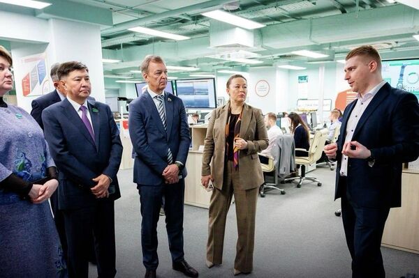 Казахстанская делегация посетила московские предприятия - Sputnik Казахстан