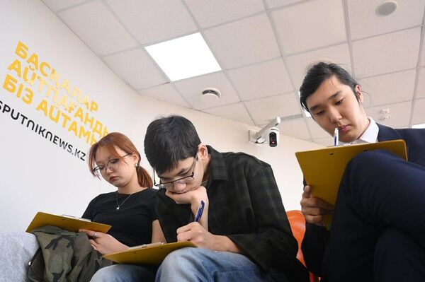 Тотальный диктант прошел в пресс-центре Sputnik-Казахстан - Sputnik Казахстан