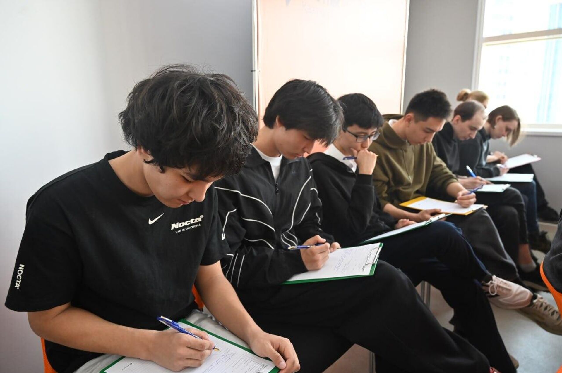 Тотальный диктант прошел в пресс-центре Sputnik-Казахстан - Sputnik Қазақстан, 1920, 18.04.2026