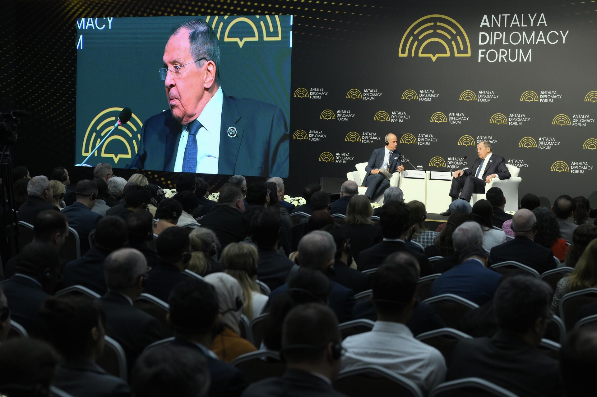Министр иностранных дел РФ Сергей Лавров на Анталийском дипломатическом форуме - Sputnik Казахстан, 1920, 18.04.2026