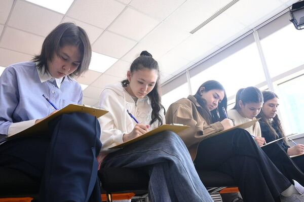 Тотальный диктант прошел в пресс-центре Sputnik-Казахстан - Sputnik Казахстан