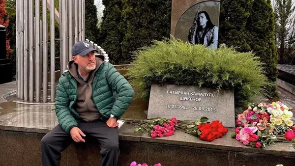 Леонид Агутин посетил могилу Батырхана Шукенова в Алматы - Sputnik Казахстан