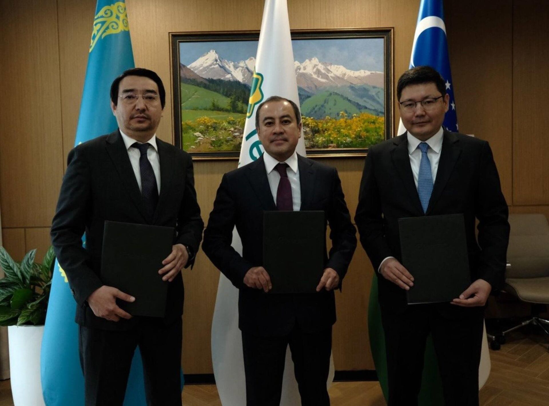 Банк развития Казахстана и Экспортно-кредитное агентство подписали соглашение с узбекскими банками - Sputnik Казахстан, 1920, 20.04.2026