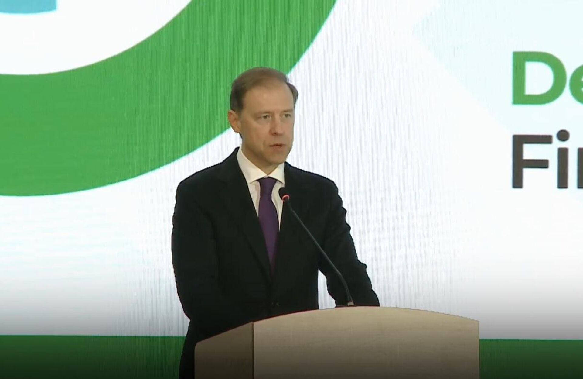 Денис Мантуров на  международной промышленной выставке Иннопром. Центральная Азия - Sputnik Казахстан, 1920, 20.04.2026