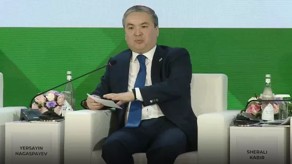 Глава Минпромстроя Казахстана Ерсайын Нагаспаев на выставке Иннопром. Центральная Азия - Sputnik Казахстан