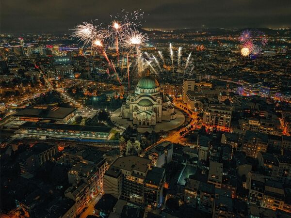 Фейерверки над ночным Белградом. - Sputnik Казахстан
