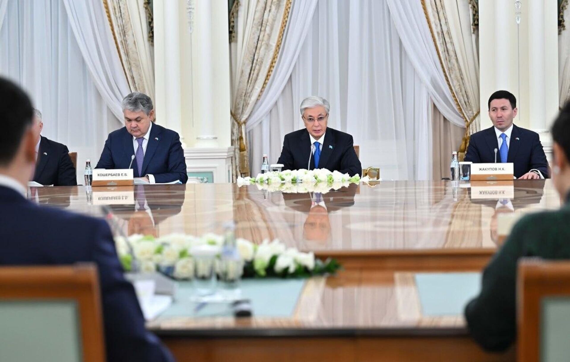Переговоры Касым-Жомарта Токаева и Ухнаагийна Хурэлсуха в расширенном состав - Sputnik Казахстан, 1920, 21.04.2026
