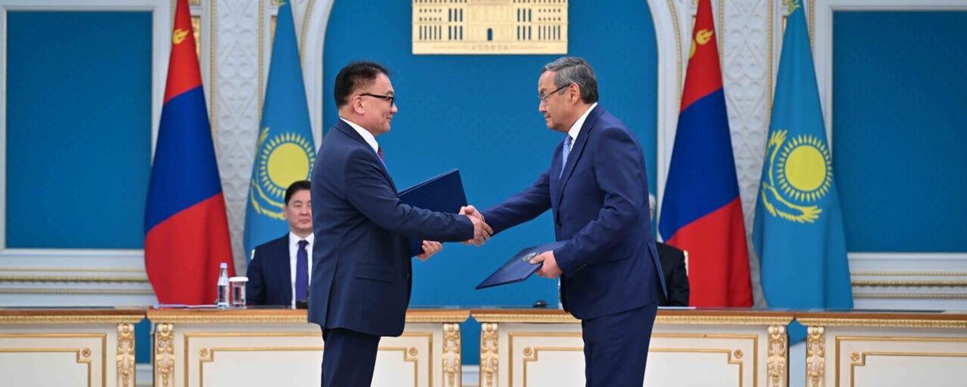 Қазақстан мен Моңғолия келіссөздерден кейін 13 құжат алмасты - Sputnik Қазақстан, 1920, 21.04.2026